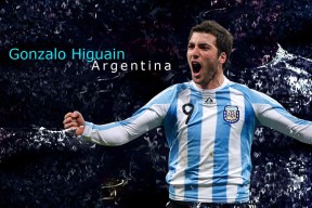 国足世预赛-姆巴佩门线救险、辽宁本钢跨界抢戏，足球与篮球的奇幻碰撞之夜